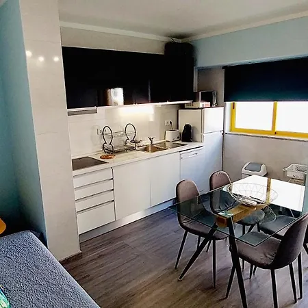Beachside Retreat: 2br With Pool And Views Portimao